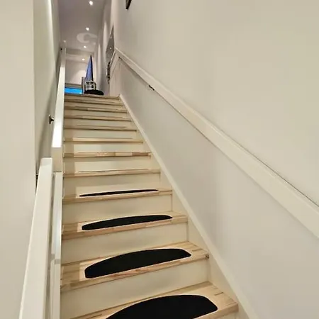 Koselig Enderekkehus I Nybygg! Apartment *